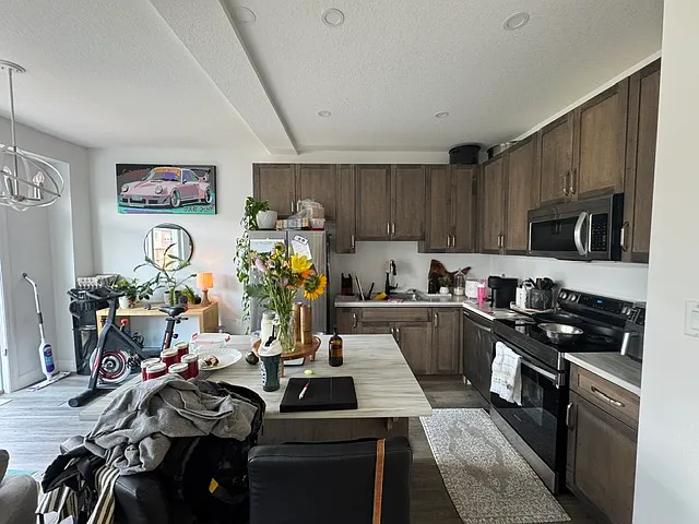 861 Edinburgh Dr — Photo 4