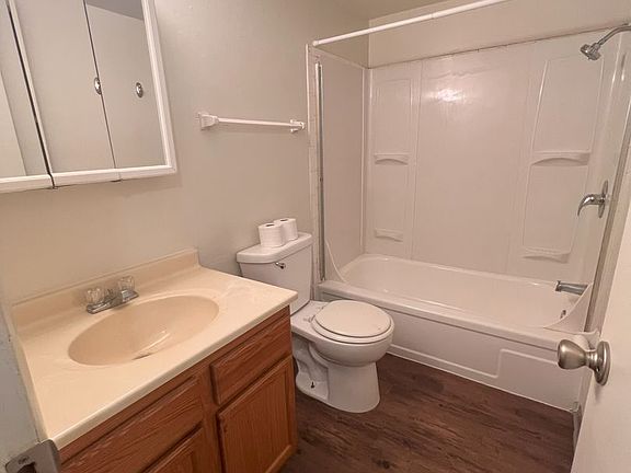 4th image of 3202 University Dr #K11