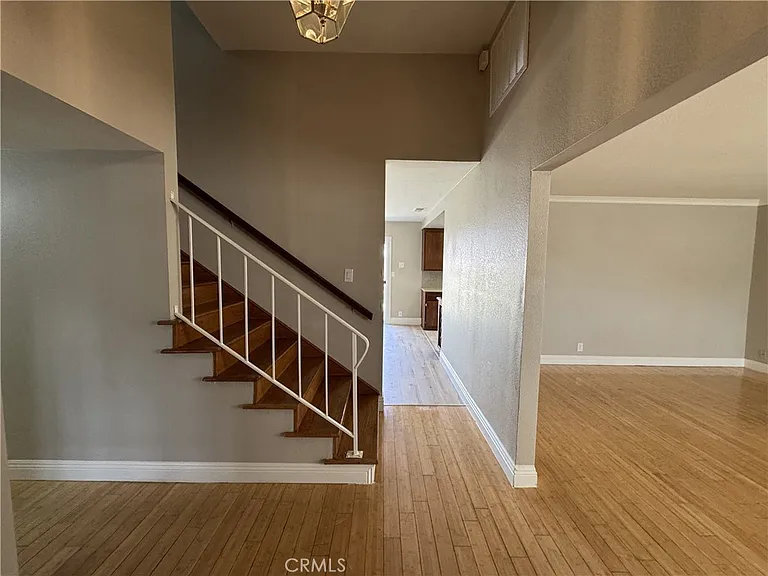 4037 S Ellesford Ave — Photo 4