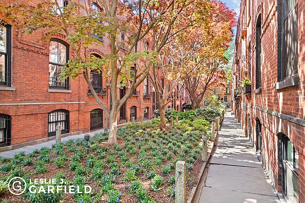 Sold by Leslie J. Garfield | media 39