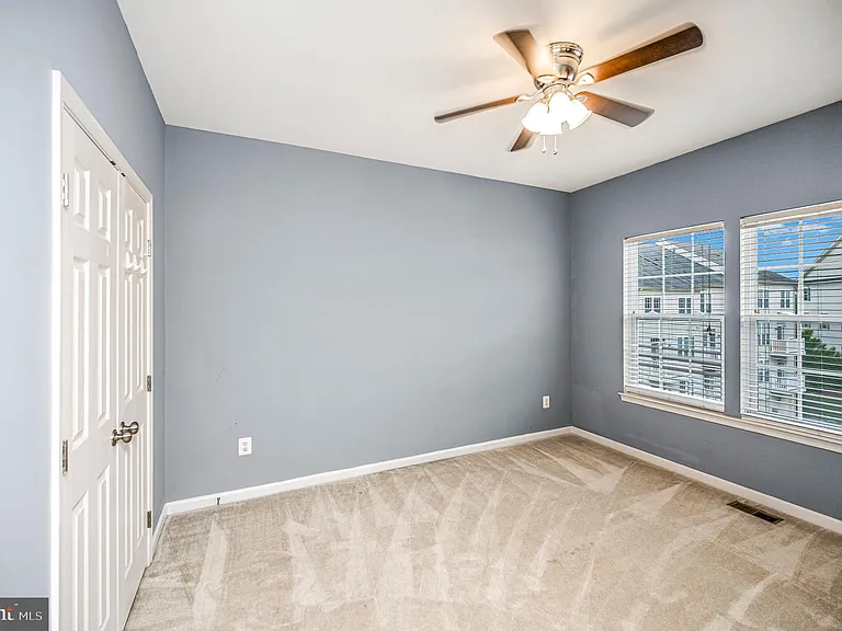 2515 Eastbourne Dr — Photo 18