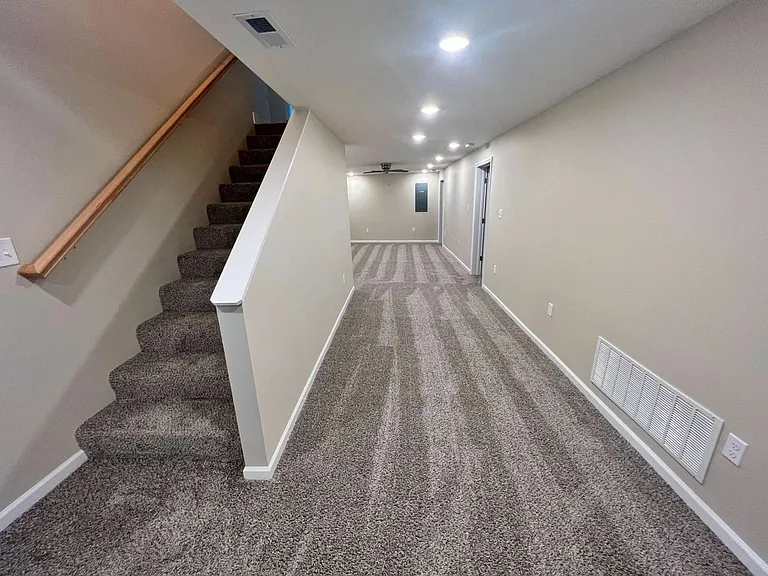 601 Parkade Blvd — Photo 12