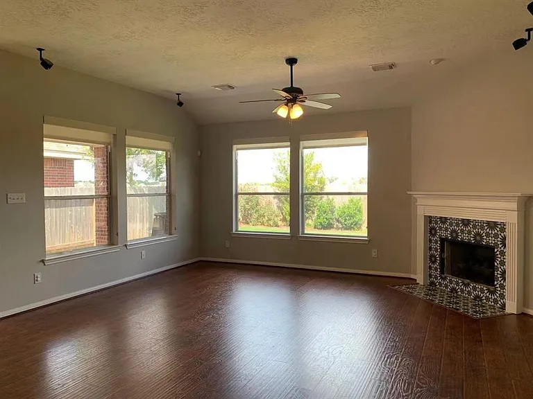 12814 Carriage Glen Dr — Photo 2