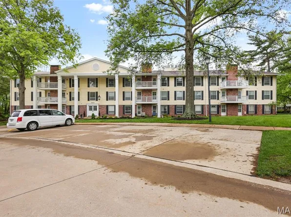 1511 Hampton Hall Dr APT 22, Chesterfield, MO 63017