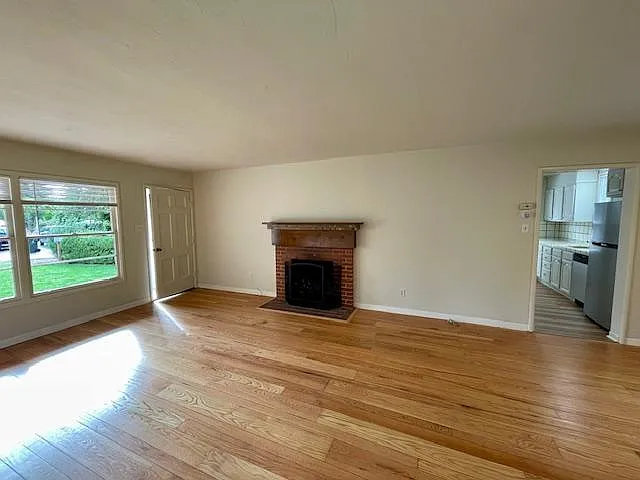 3 bed, 1363 sqft, $5,850 — Photo 3