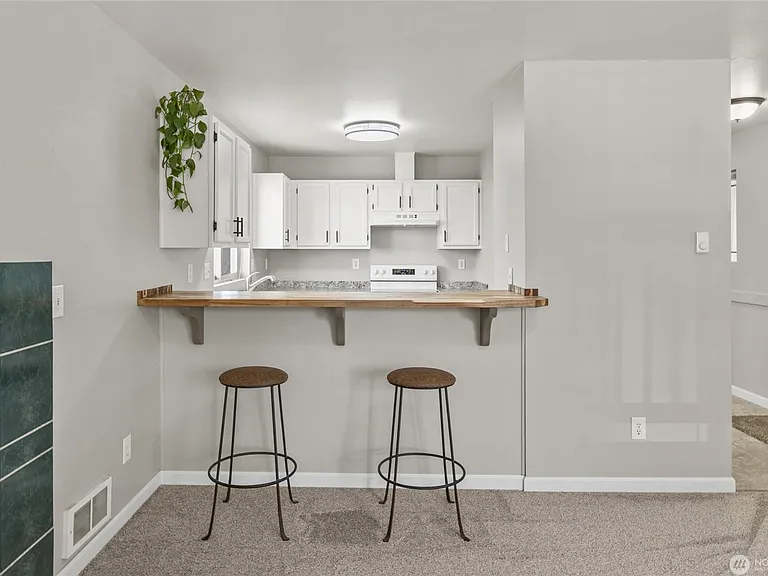 502 E River Ave #B — Photo 11