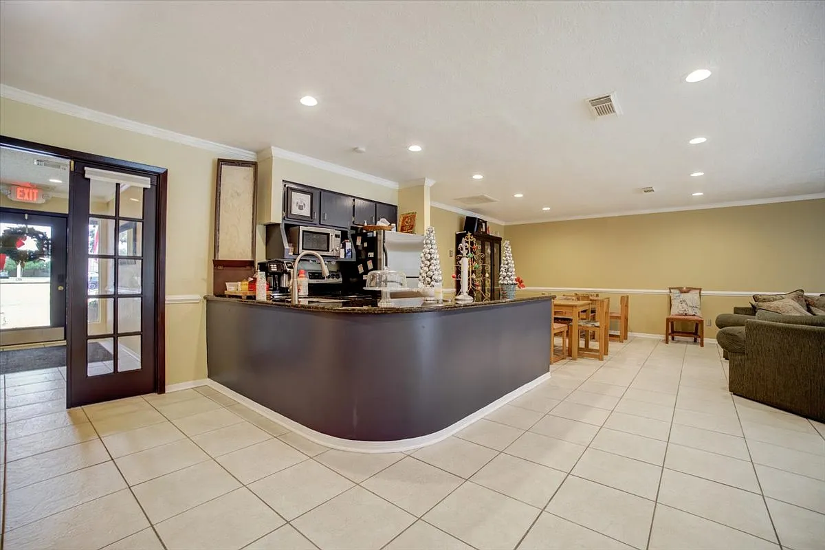 2 bed, 1035 sqft, $1,395 — Photo 1