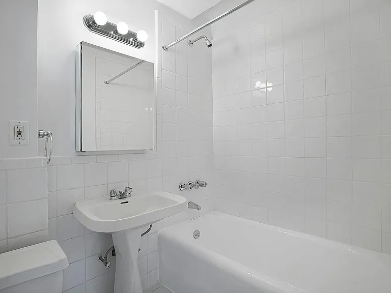 253 W 72nd St #2005 — Photo 6