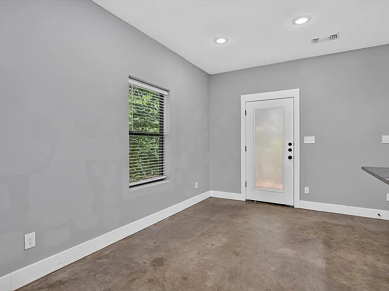 707 E Woodard St — Photo 14