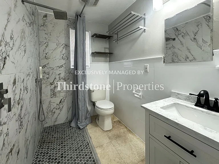 1930 Park St #A — Photo 9