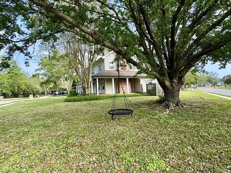 2729 Channel Pl — Photo 2