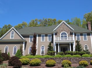 39 Old Tree Farm Ln, Trumbull, CT 06611