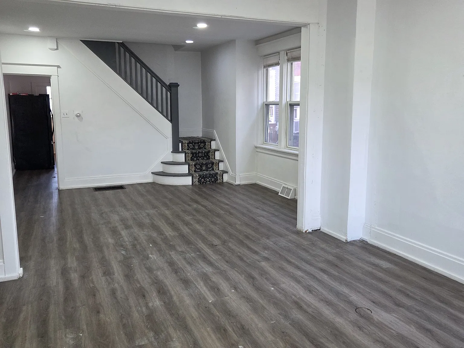 3 bed, 1239 sqft, $2,000 — Photo 2