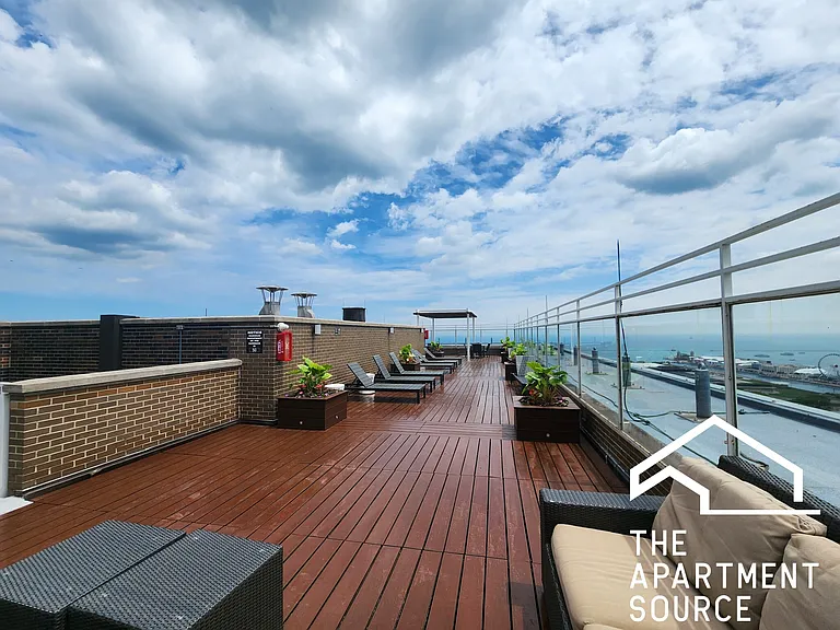 260 E Chestnut St #803 — Photo 17