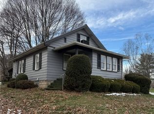 416 Country Club Dr, Ellwood City, PA 16117