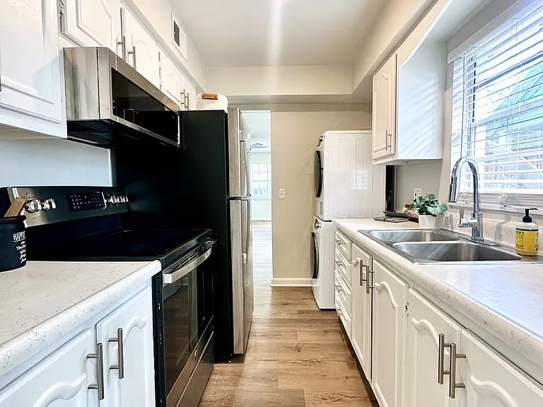 526 S Eola Dr — Photo 17