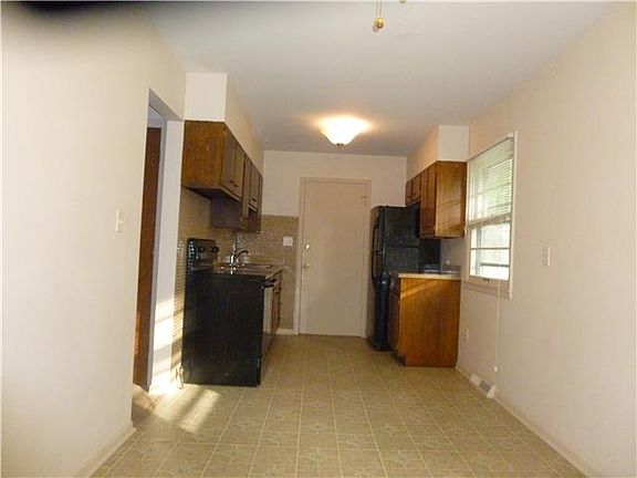 5th image of 360 N 81st Ter