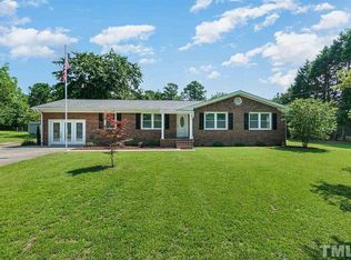 211 Meadow Dr, Fuquay Varina, NC 27526