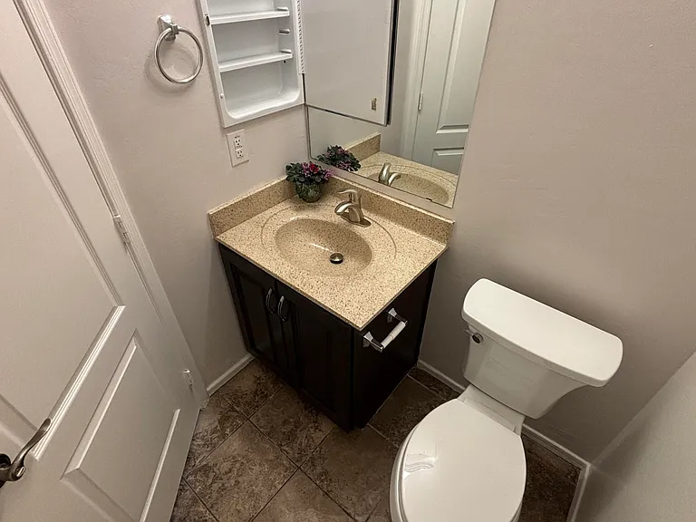 2125 E Huntington Dr — Photo 5