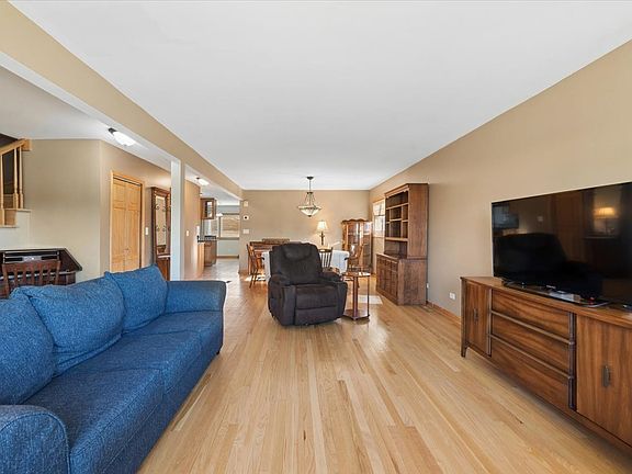 5th image of 3810 Emerson Dr