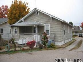 2nd image of 830 E Lorena Ave