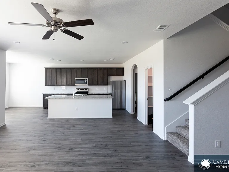 229 Mina St — Photo 4