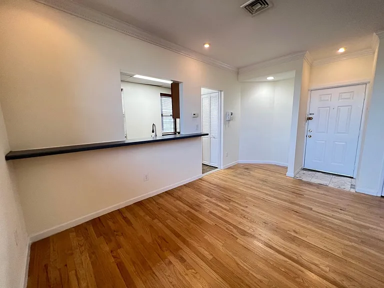 258 Barrow St #4C — Photo 4