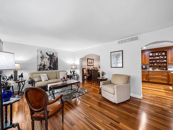 3rd image of 67 Somers Ave