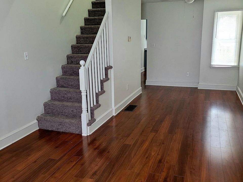 1st image of 924 Brown St