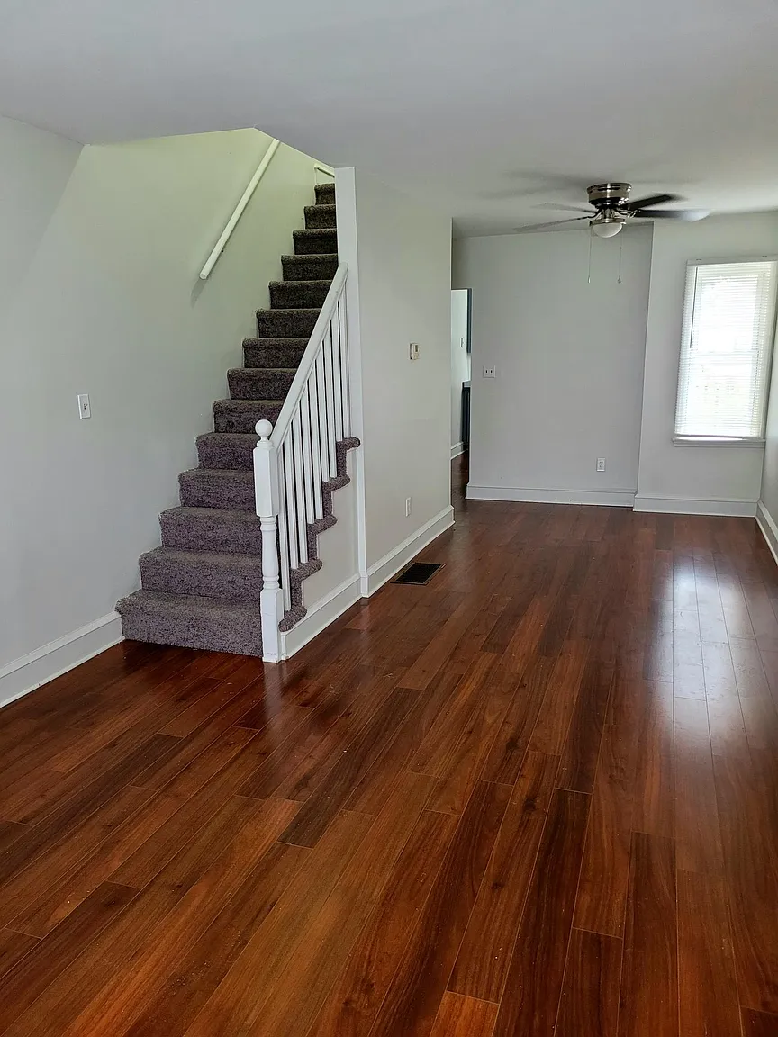 924 Brown St photo 1