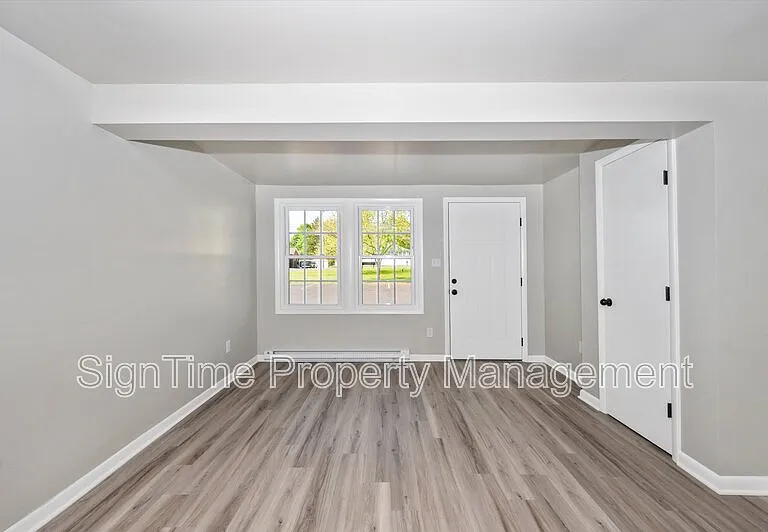 15207 National Pike N — Photo 2