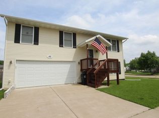 45 W Village Cir, Davenport, IA