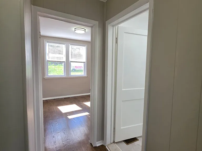1418 N Dukeland St — Photo 22