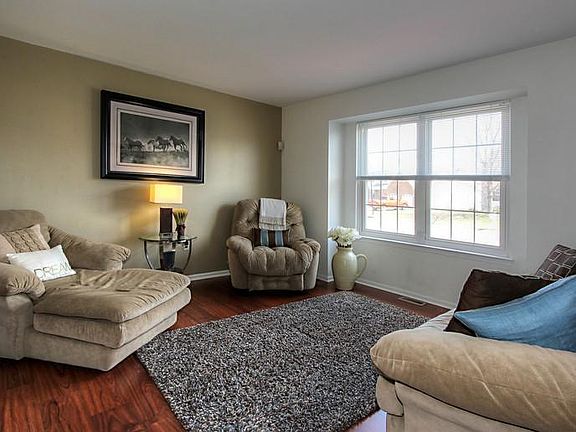 4th image of 24 Wellspring Dr