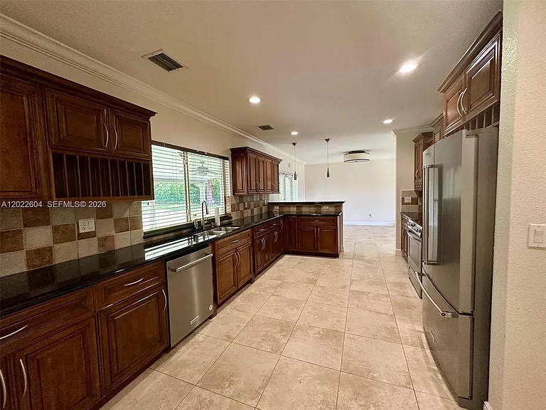6801 SW 102nd Ave — Photo 3