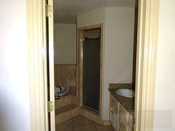 4th image of 5209 Los Arboles Ave