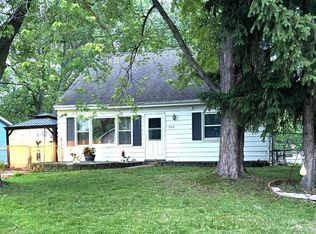 772 Fox River Rd, Valparaiso, IN 46385