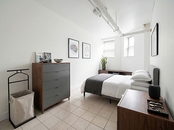 2nd image of 14 Orkney Rd APT 1B