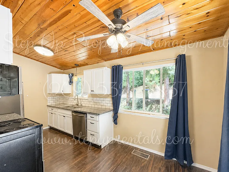 22400 Broken Bough Ln — Photo 4