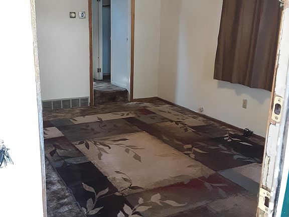 3rd image of 423 1/2 E Pine St