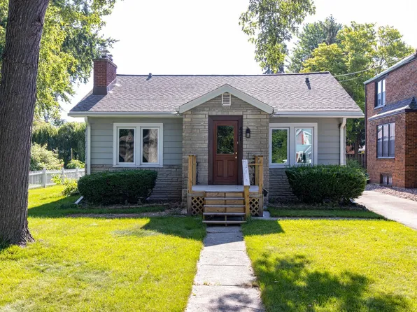 421 9th St, Neenah, WI 54956