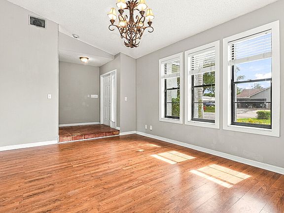 3rd image of 13640 Jonquil Pl