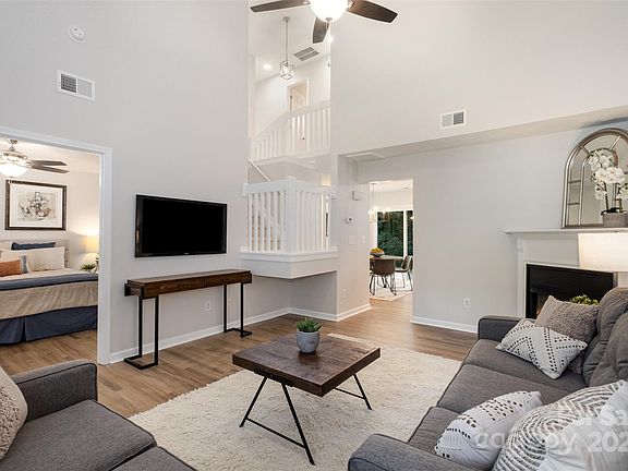 5th image of 10231 Reindeer Way Ln
