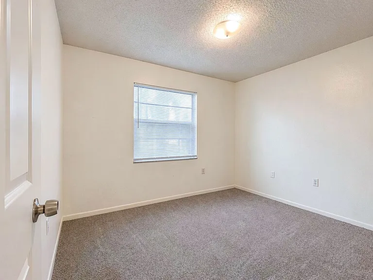1029-1031 Jacks Street — Photo 11