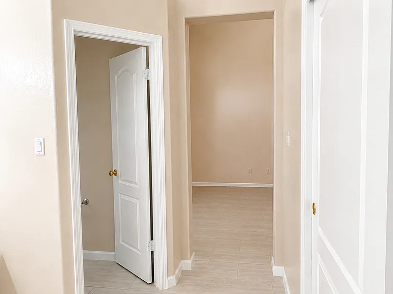 404 Windsor Park Dr — Photo 35