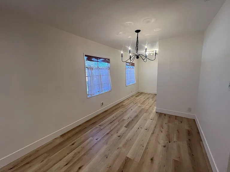5429 Cambridge St — Photo 9