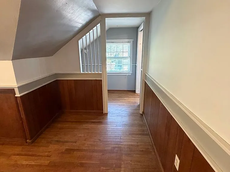 821 Lorane Rd — Photo 17