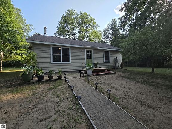 3rd image of 5266 Brown Bridge Rd