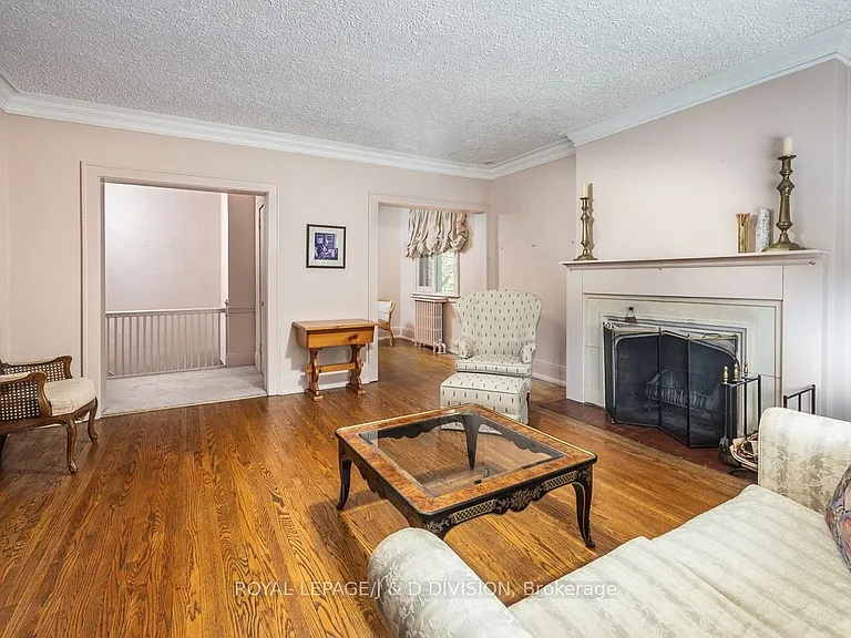 58 Lascelles Blvd — Photo 4