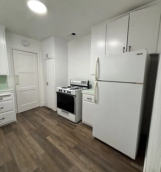 1638 Greenfield Ave — Photo 7